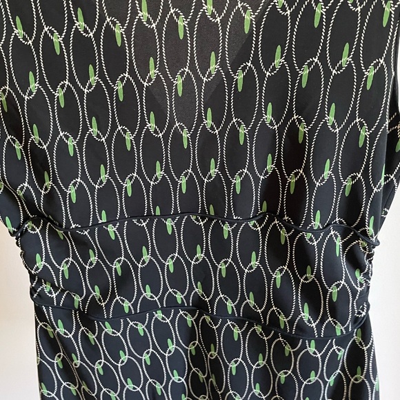 MAX STUDIO Black Sleeveless Top with Green Accents and ruffled hemlines Size L - Picture 4 of 12